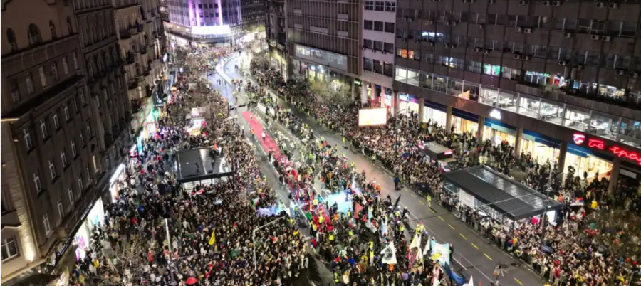 Mijëra qytetarë i mirëpresin studentët në Beograd në prag të protestës së madhe