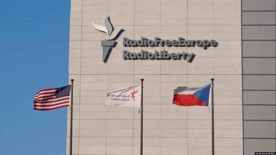 Trumpi nënshkruan urdhër ekzekutiv për shkurtime të mëdha në shtatë agjenci, përfshirë atë që mbikëqyr REL-in