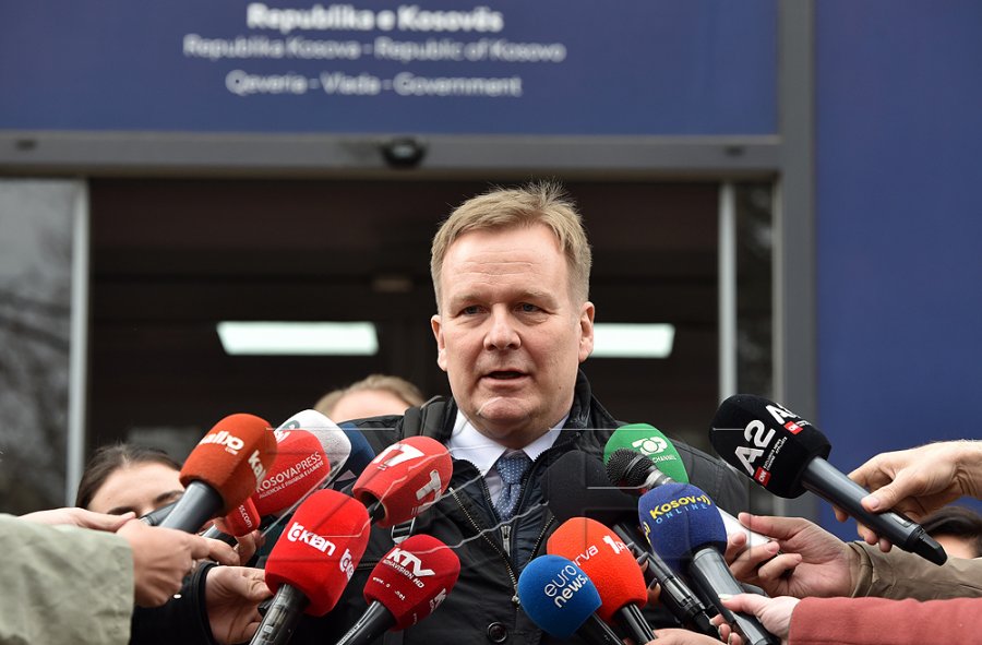 Sorenseni pas takimit me Kurtin: Fillim i mirë