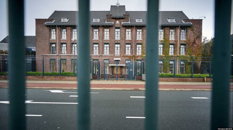 Në sa raste Specialja ua ndaloi drejtuesve të UÇK-së pjesëmarrjen në varrime?