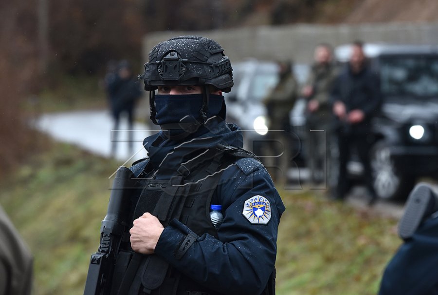 Operacioni policor në veri e jug të Mitrovicës, sekuestrohen armë e municion, në pranga 16 persona