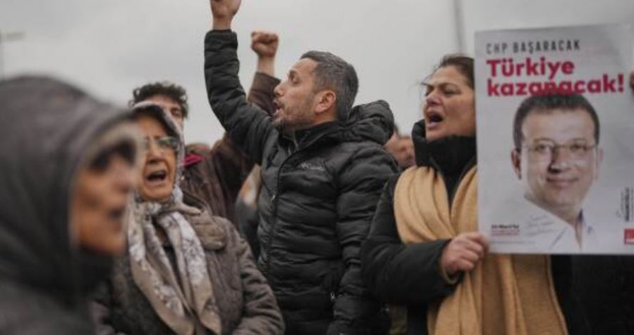 Pranga mbështetësve të Imamoglu, 37 të arrestuar pas mesazheve në rrjete sociale në Turqi