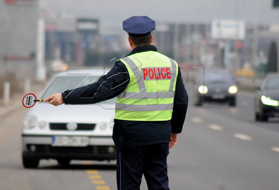 Nuk i ndalet patrullës së policisë, 17-vjeçari shkakton aksident trafiku në Ferizaj