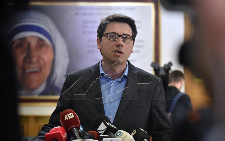 Murati thotë se bllokada e opozitës ka filluar para një viti