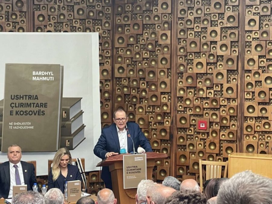 Përurohet libri “Ushtria Çlirimtare e Kosovës, në shënjestër të vazhdueshme” i Bardhyl Mahmutit