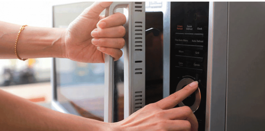 Pse nuk duhet ta ngrohni ushqimin për fëmijë në mikrovalë?