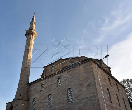 Vidhen 130 euro dhe dy orë dore në një xhami në Fushë-Kosovë