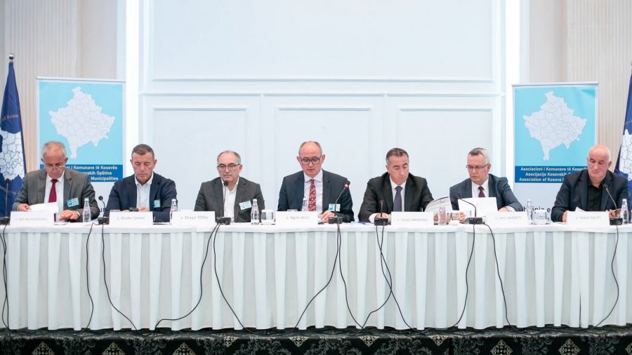 AKK-ja reagon ndaj deklaratave të Kurtit: Fyerje dhe paragjykim ndaj kryetarëve të komunave