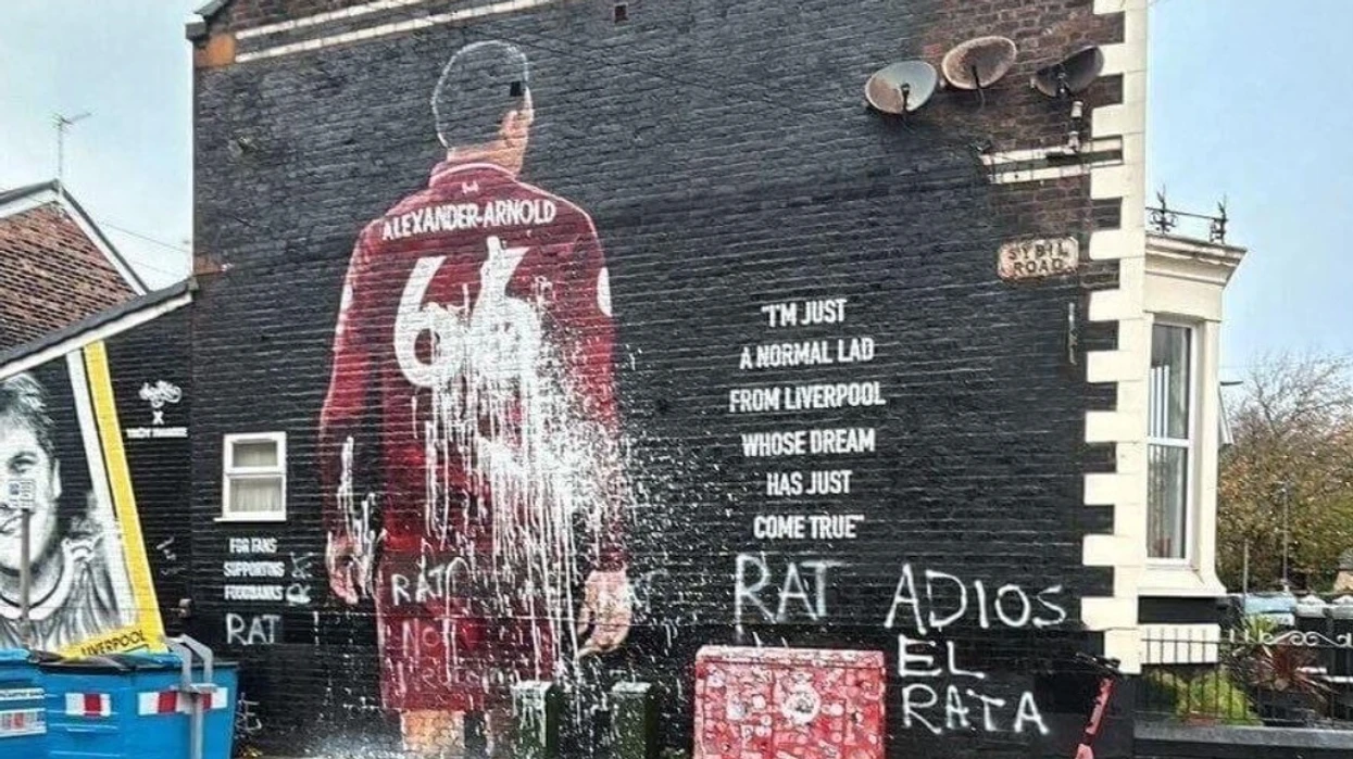 Dëmtohet murali i Alexander-Arnold nga tifozët e Liverpoolit para ndeshjes ndaj Real Madridit