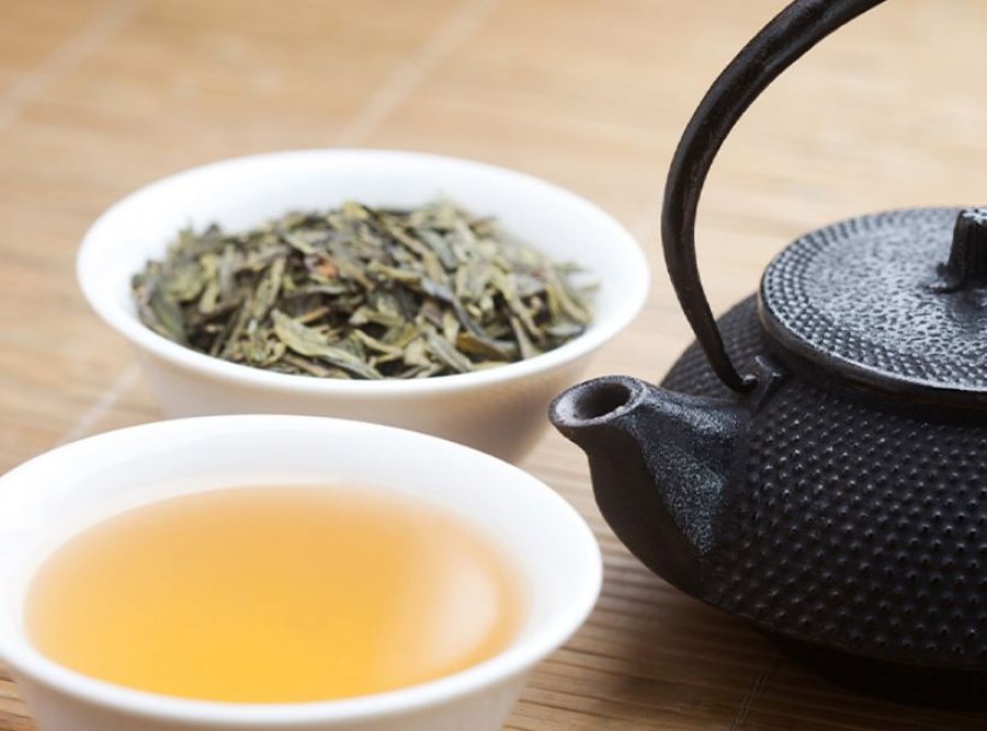 Çaji i gjelbër ndihmon për aknet