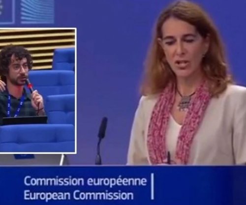 Gazetari italian pushohet nga puna pasi bëri një pyetje të pasaktë në lidhje me Izraelin në Bruksel