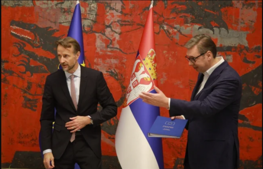 Vuçiqit nuk i pëlqen që po i kërkohet t’i mbajë përgjegjës sulmuesit e Banjskës, përplaset me shefin e BE-së