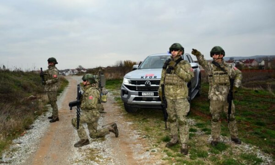 Ushtarët turq të KFOR-it patrullojnë nëpër Kosovë: Japin kontribut për stabilitetin rajonal dhe luajnë një rol kyç