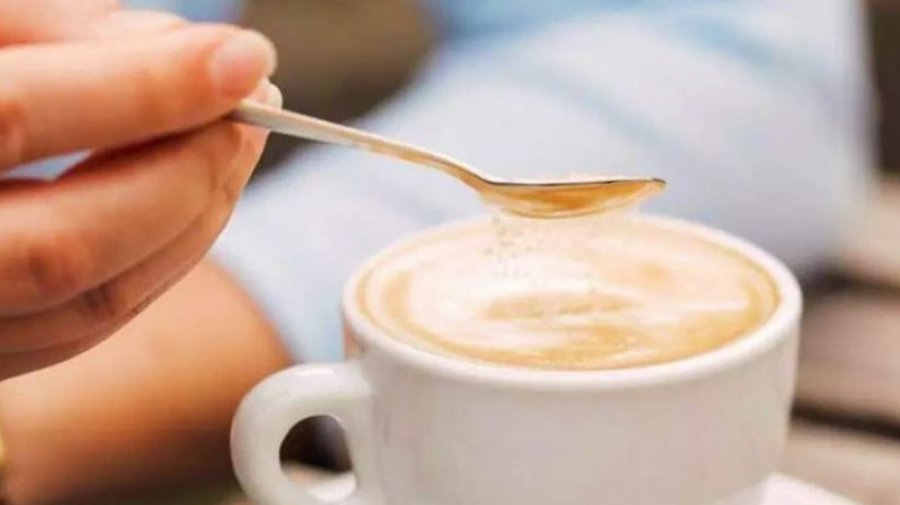 Sa sheqer duhet t’i hidhni kafes?