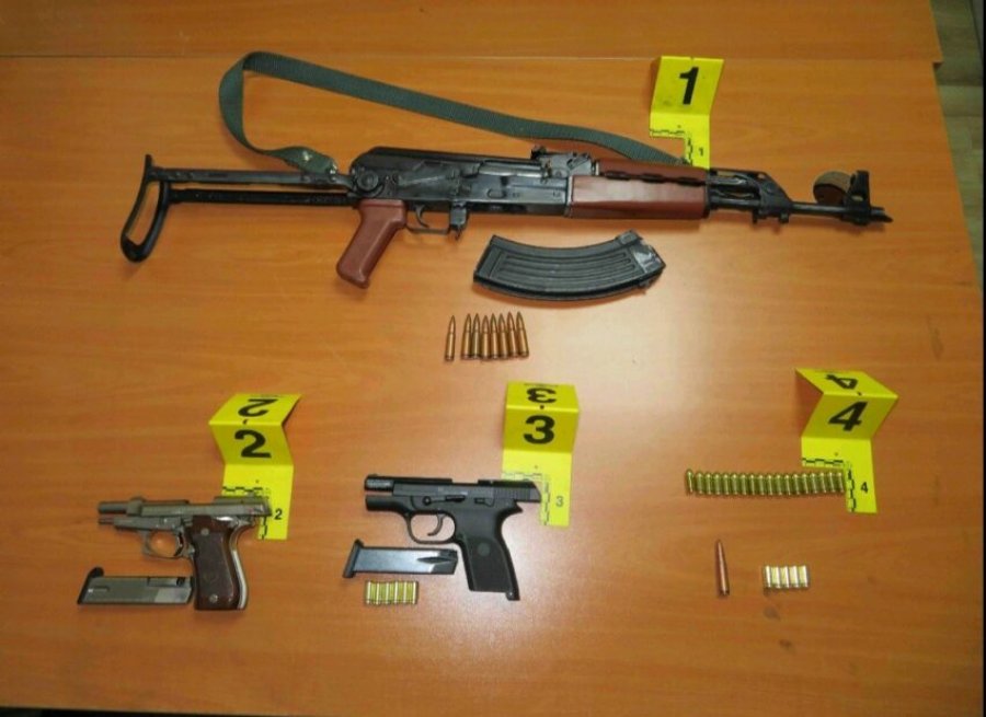 Të shtënat me armë në Vushtrri, sekuestrohen armë dhe municione – dy të arrestuar