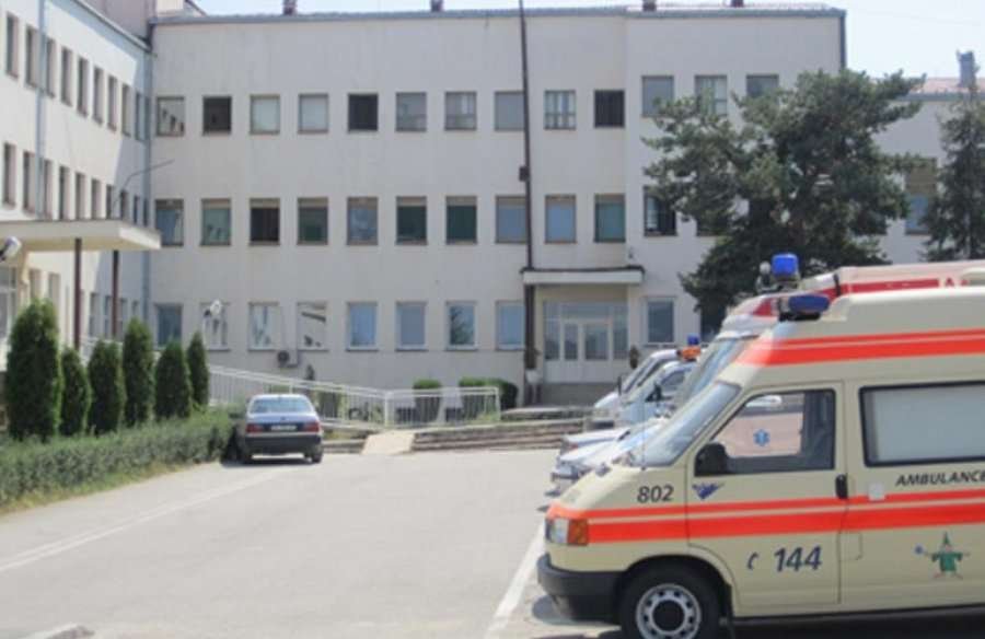 70-vjeçarja ankohet për neglizhencë në QKMF të Gjilanit: Më lanë 20 minuta me tension 190