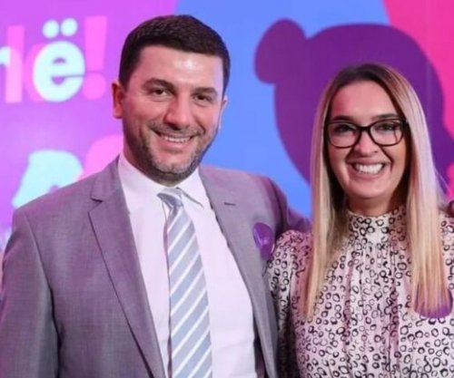 Reagon gruaja e Memli Krasniqit pas dorëheqjes së tij nga posti i drejtuesit të PDK-së