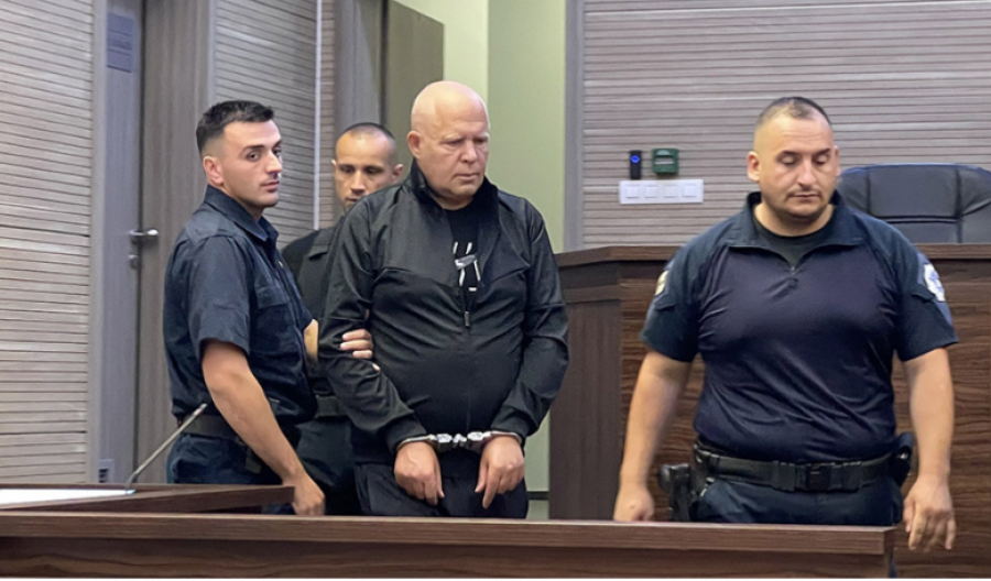 Rrëfimi i dëshmitarit në gjykimin për krime lufte: M’i kanë vra babën e nanën në prezencë të fëmijëve të vegjël, aty ka qenë edhe Sladani