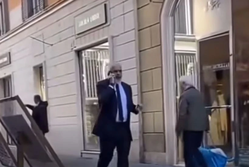 Edi Rama filmohet në Romë në një bisedë të tensionuar në telefon