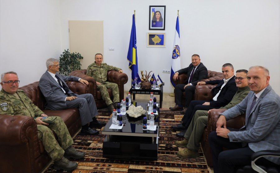 Drejtori i Policisë së Kosovës takon komandantin e KFOR-it, gjeneralin Ozkan Ulutas