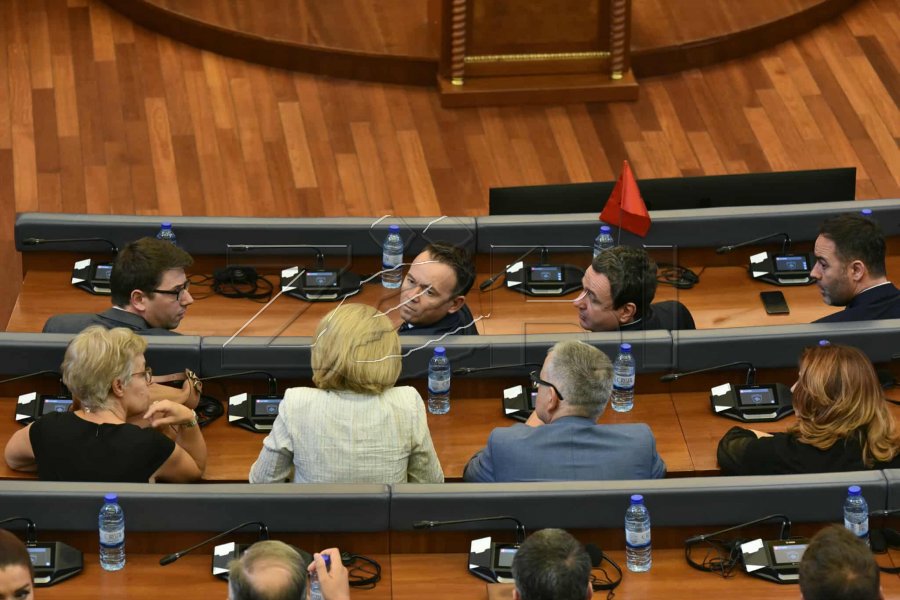 Diskutimet për qeverinë, çfarë e pret Kosovën gjatë ditëve në vijim?