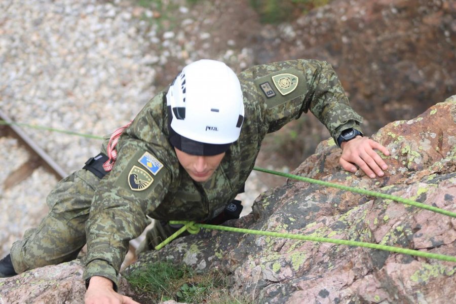 Ushtarët e FSK-së me trajnim të avancuar për kërkim-shpëtim malor