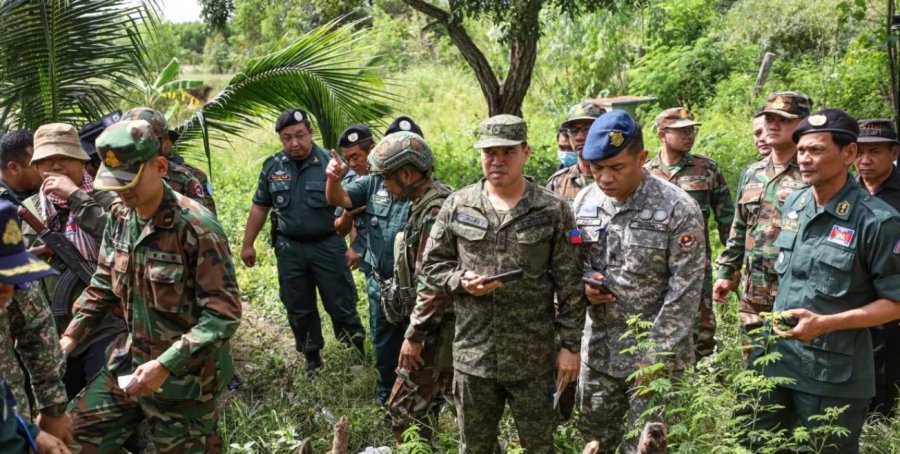 Pas të shtënave, Kamboxhia evakuon qindra banorë nga kufiri i diskutueshëm me Tajlandën