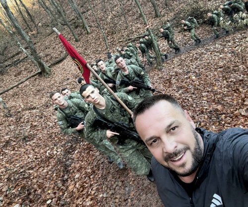 Maqedonci marshon me kadetët e FSK-së në parkun e Gërmisë