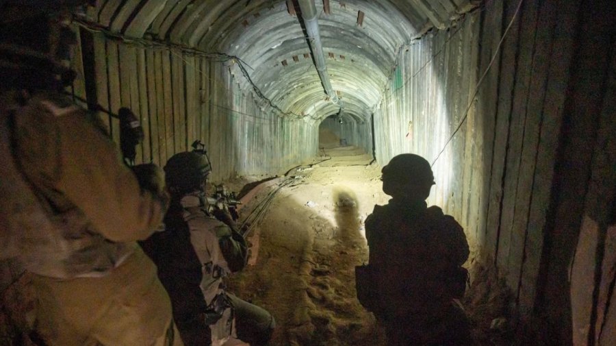 Militantët e Hamasit të bllokuar në tunele për javë të tëra, Izraeli: Dorëzohuni ose vdisni