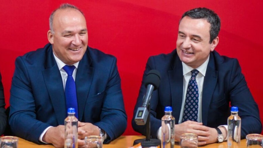Kurti i çon te Bulliqi drejtuesit e qendrave të partisë, VV-ja flet per “fitore të pastra” 