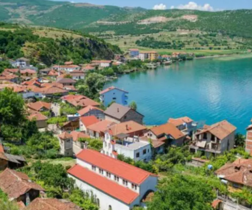 “Travel Off Path”: Vizitoni Linin, fshatin më të vjetër liqenor në Evropë