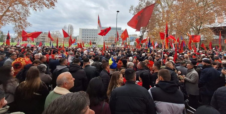 Avokatët: Protestat dëshmojnë mbështetje për ish-krerët e UÇK-së