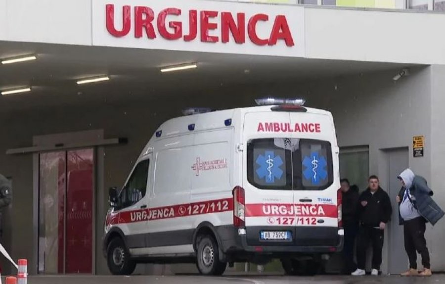48-vjeçarja nga Korça ndërron jetë në banesë, djali i saj akuzon mjekët për neglizhencë