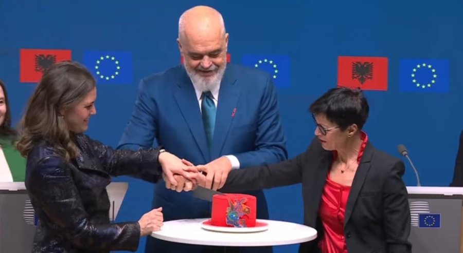 Hapja e të gjithë kapitujve negociues nga Shqipëria, Ahmeti: Arritje e jashtëzakonshme, bravo Edi!