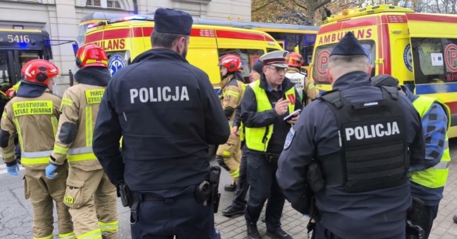 Autobusi përplaset me dy tramvaje, 24 të plagosur në Varshavë