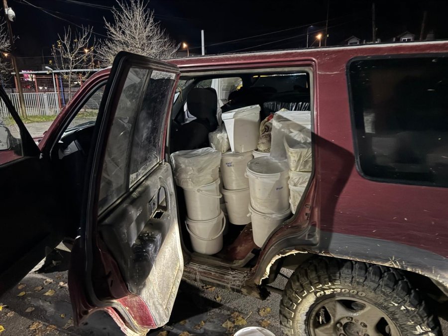 Në Zubin Potok ndalohet kontrabanda e 600 kilogramëve djathë, veshmbathjeve dhe medikamenteve