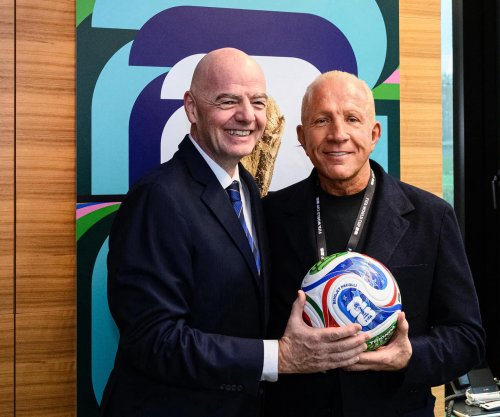 Pacolli takohet me Infantinon