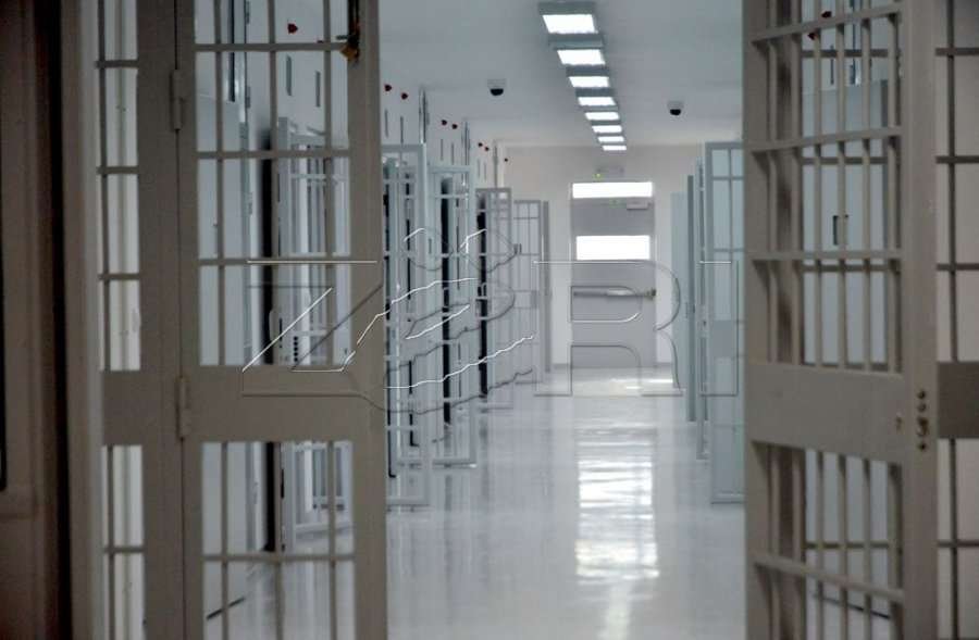 Një muaj paraburgim për 30-vjeçarin që mbyti nënën e tij në Restelicë të Dragashit