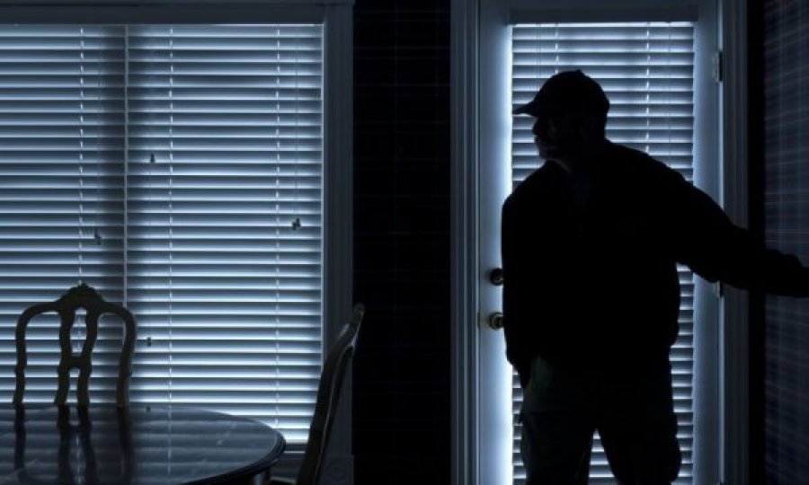 Deçanasi raporton se i janë vjedhur 150 mijë euro në shtëpi 