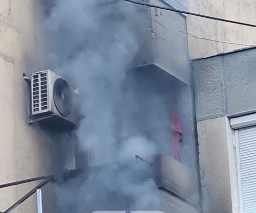 Zjarri në një ndërtesë në Pejë, hospitalizohen 13 persona