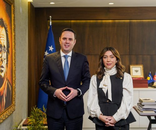 Këngëtarja Adelina Thaçi i bashkohet LDK-së