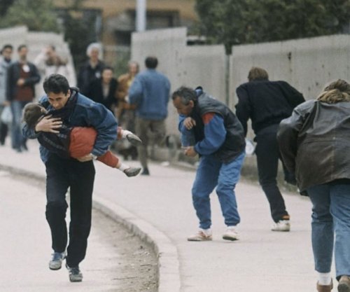 “Turizmi snajper” në Sarajevë, Vuçiqi përballet me padi ligjore