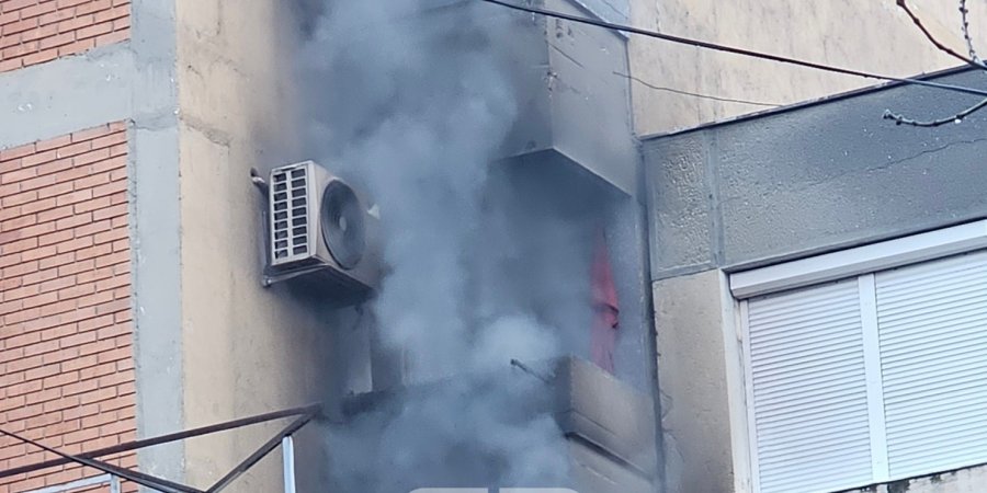 Zjarri në një ndërtesë në Pejë, hospitalizohen 13 persona