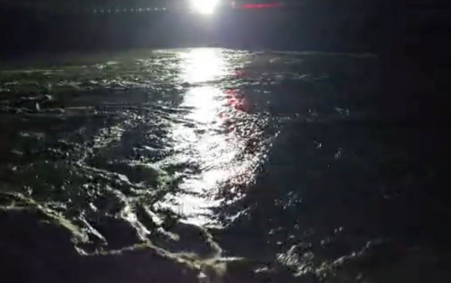 Rritet niveli i Vjosës, rrezikohen edhe banesat