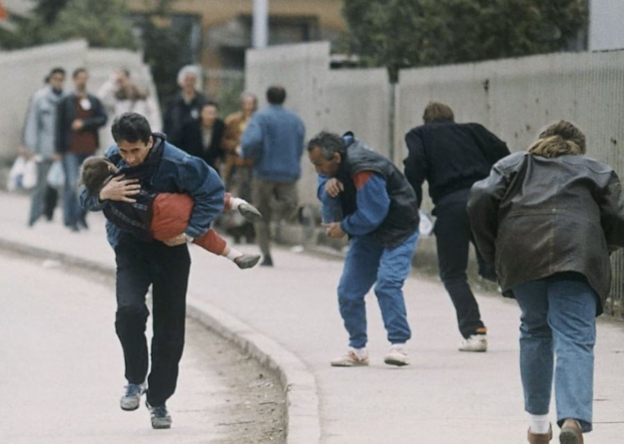 “Turizmi snajper” në Sarajevë, Vuçiqi përballet me padi ligjore