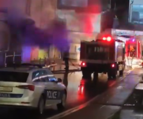 Banorët u evakuuan pas mesnate, çfarë dihet për tymin e madh që përfshiu “Royal Mall”?