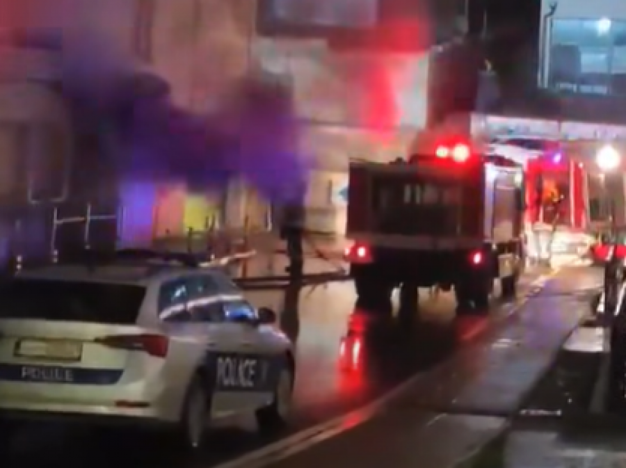 Policia jep detaje për zjarrin në një qendër tregtare në Prishtinë
