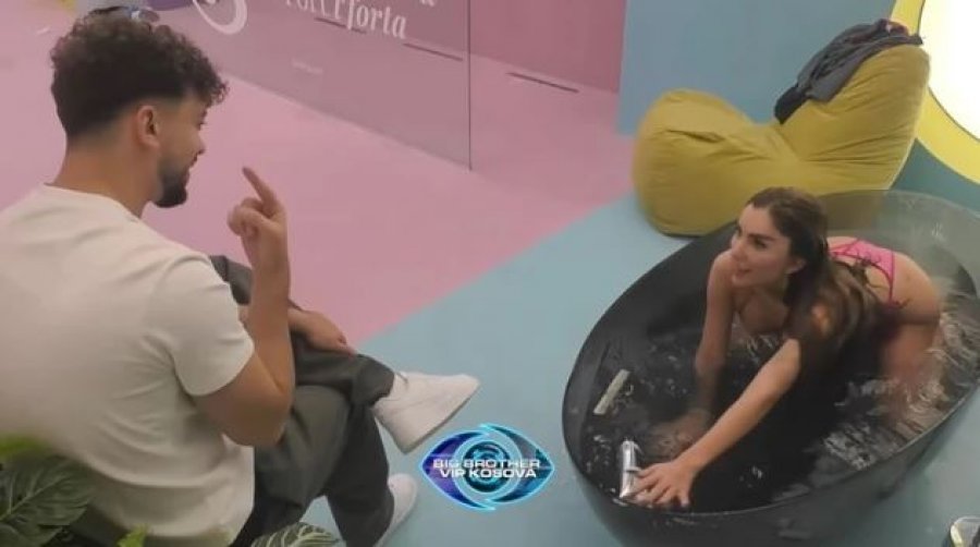 Momente të nxehta në BBVK: Bia dhe Toney çojnë flirtin në një tjetër nivel [video]