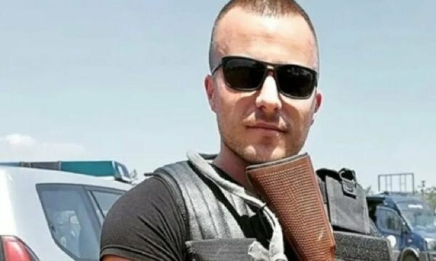 Përqafime e lot, gruaja e pret në kufi Arbnor Spahiun: Më në fund je në shtëpi [video]