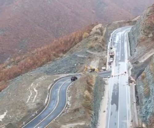 Rënia e gurëve në aksin Qukës-Qafë Plloçë, Autoriteti Rrugor Shqiptar bën thirrje për kujdes